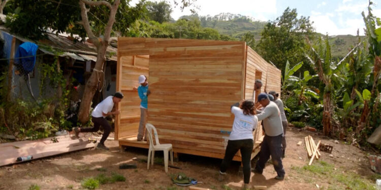 ONG Techo construye primeras 17 viviendas para damnificados en Venezuela