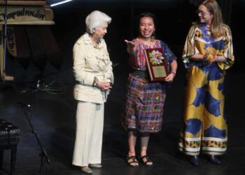 Sara Curruchich galardonada en Festival de Marimba Paiz