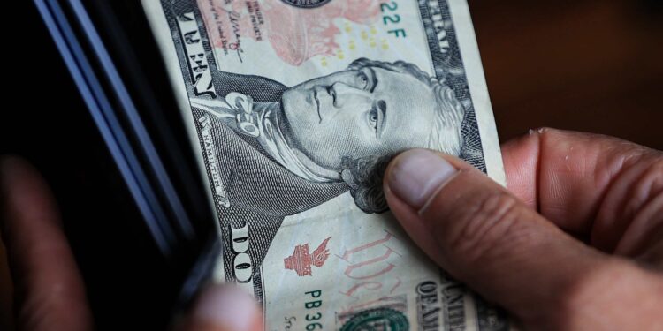 ¿Cuánto dinero necesitas para vivir bien en Estados Unidos?