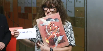 Cineasta Isabel Coixet deja su legado en casete para 2077