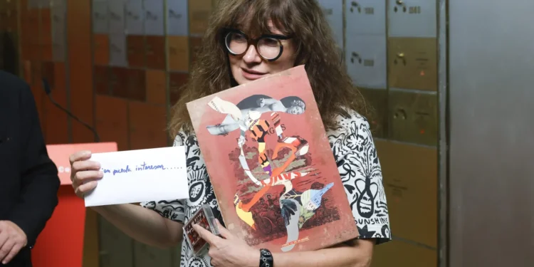 Cineasta Isabel Coixet deja su legado en casete para 2077