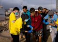 Crisis migratoria en Ceuta: miles retornan a playas tras fallido desalojo
