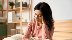 Por qué las mujeres sufren más migrañas: hormona, estrés y falta de sueño