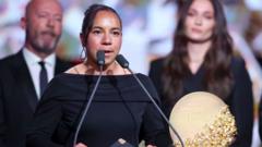Charlyn Corral hace historia: primera mexicana en ganar premio en Balón de Oro