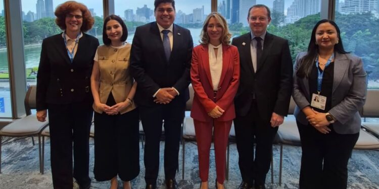 FMI inicia sexta revisión en Honduras: $120 millones en juego