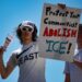 ICE despliega centros móviles de detención para acelerar deportaciones