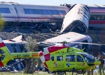 Tragedia en España: 68 muertos en choque de trenes de alta velocidad